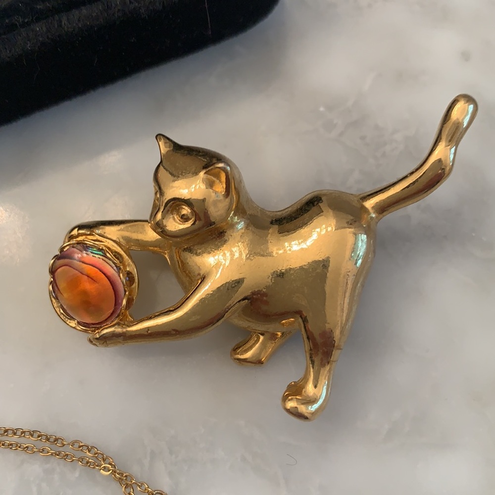 Vintage Cat with Natural Stone